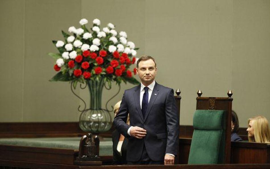W poniedziałek Andrzej Duda podpisał projekt ustawy mający przywrócić poprzedni wiek emerytalny - 65