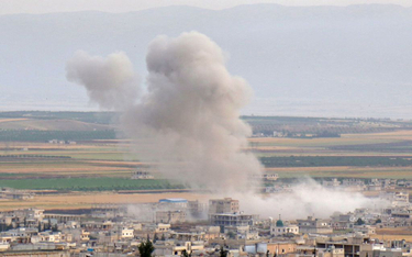 Dym po eksplozji w prowincji Idlib w Syrii