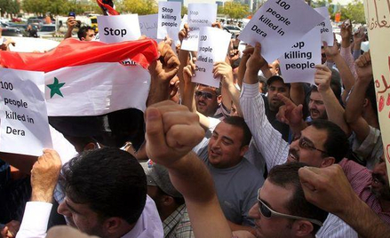 Demonstrantów popierają Syryjczycy mieszkający za granicą. Na zdjęciu pikieta pod konsulatem Syrii w