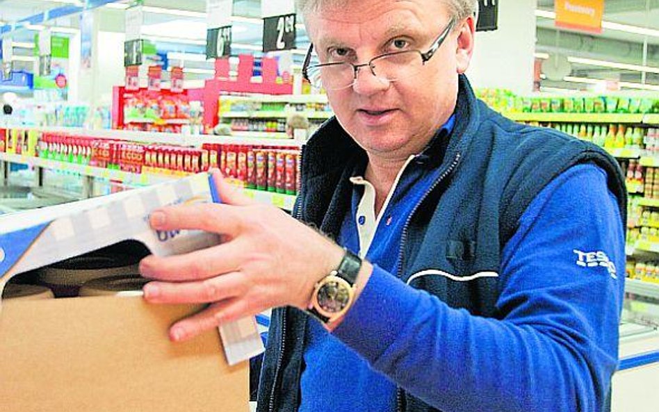 Tesco Polska kierowane przez Ryszarda Tomaszewskiego (na zdjęciu) wycofało się z oferowania polis ko