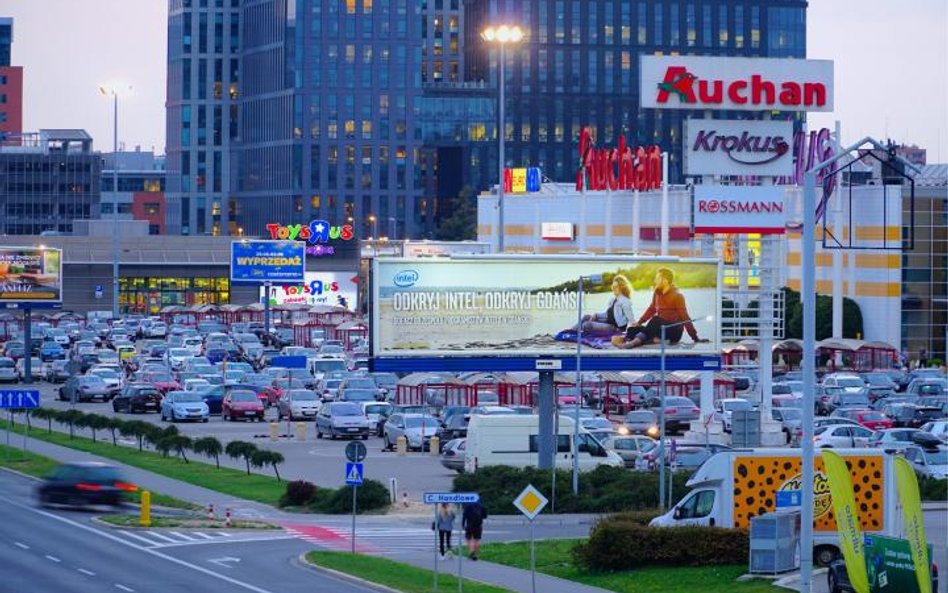 Samorządy starają się ograniczyć liczbę reklam w miejscach, które są ich wizytówką. Nie jest to jedn