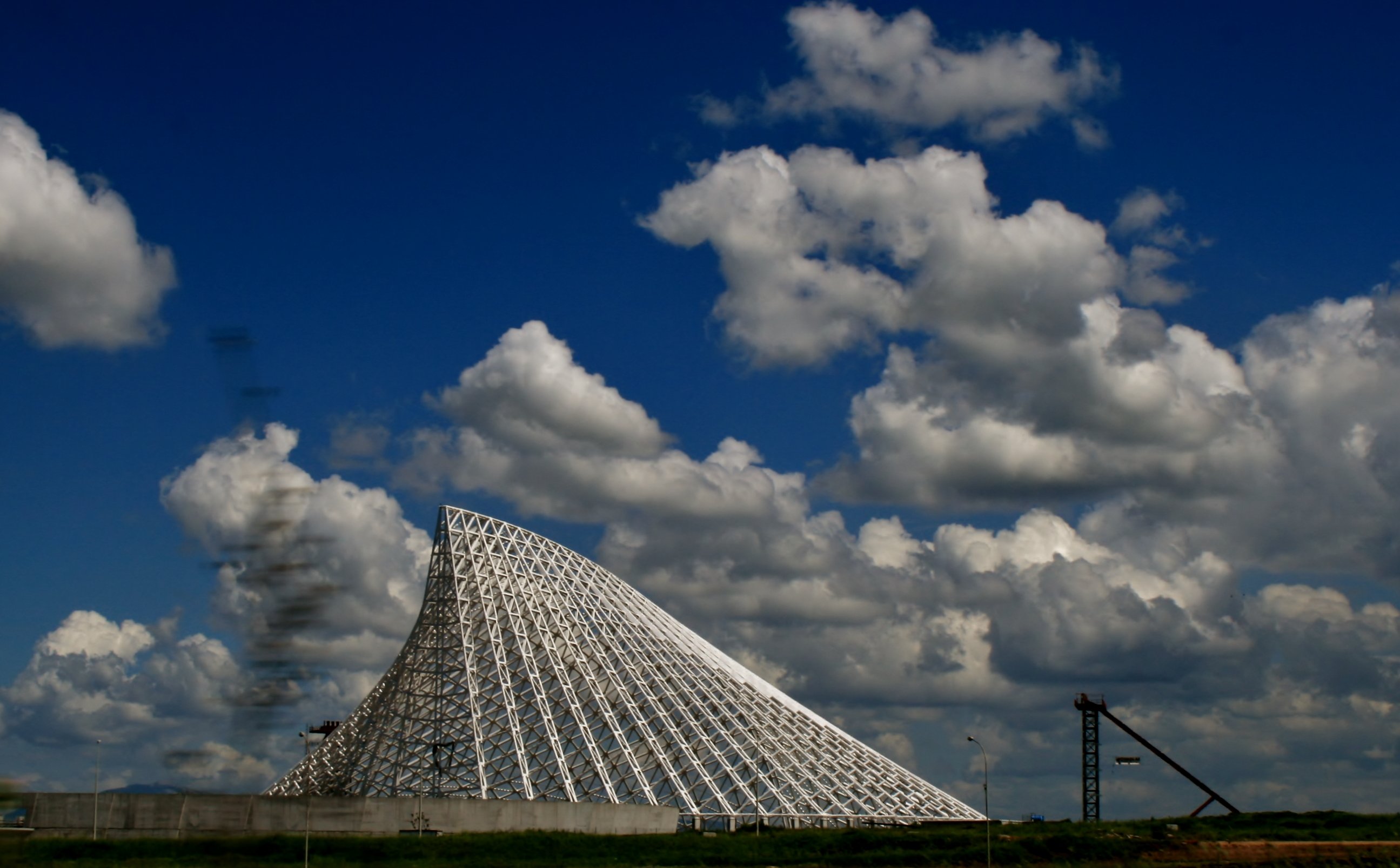Słynny włoski „Żagiel” projektu znanego architekta otwarty. 16 lat opóźnienia