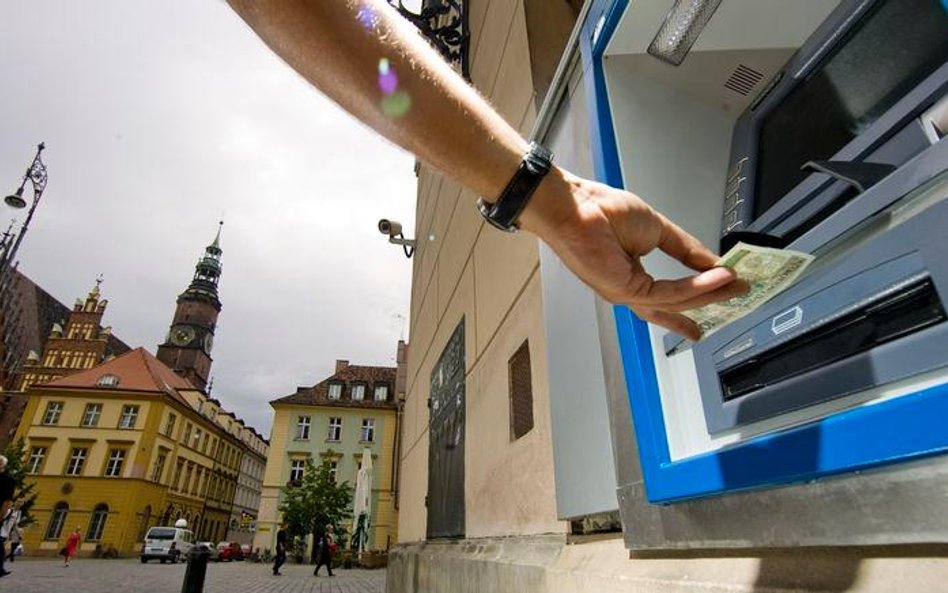 Banki: Teraz kłopot z bankomatami