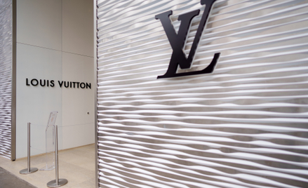 Najważniejszą częścią koncernu LVMH jest dom mody Louis Vuitton.