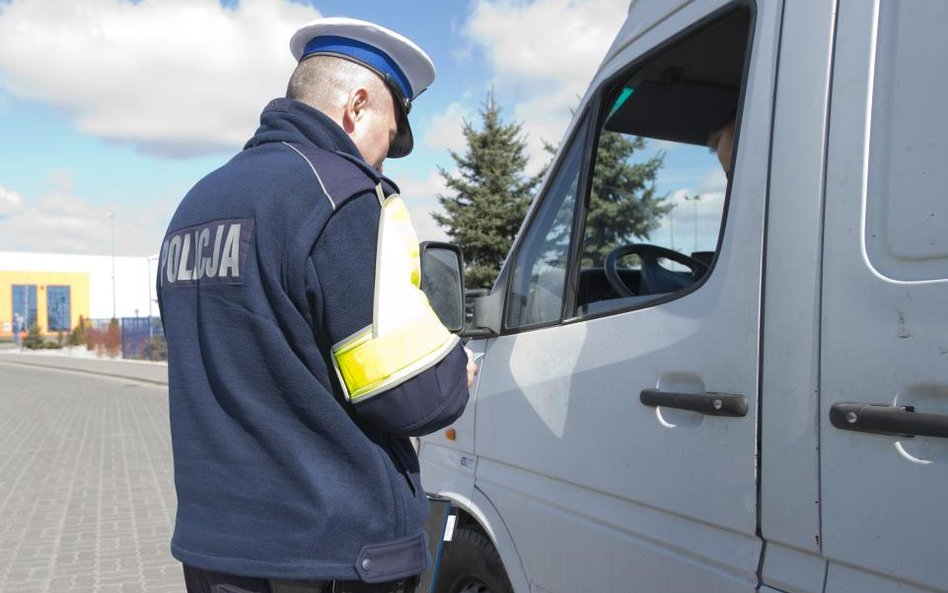 Kontrola drogowa: policja stanie na autostradzie