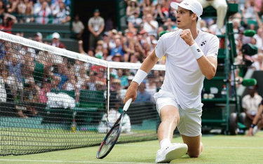 Hubert Hurkacz w Wimbledonie wysłał mocny sygnał: mój czas nadchodzi. Przegrał wprawdzie z Novakiem 