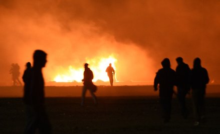 Koniec "dżungli" w Calais. Starcia i ewakuacja