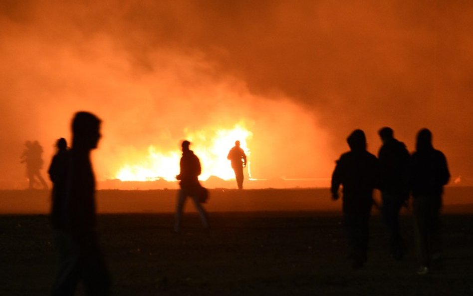 Koniec "dżungli" w Calais. Starcia i ewakuacja