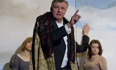 Jerzy Kuczera jako Polak-katolik w "Trzy po trzy" według A. Fredry
