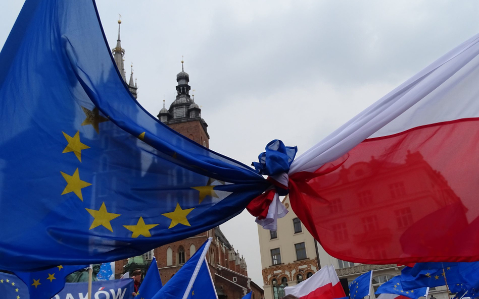 Flagowy protest samorządów. „Sprzeciw wobec rządowego weta”