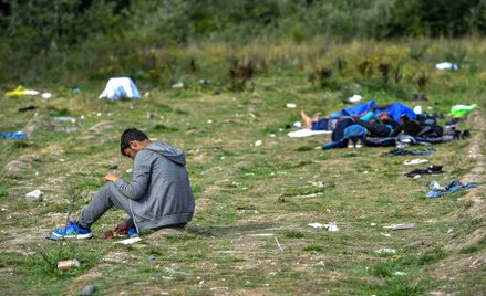 Migranci z Calais śpią bardzo krótko