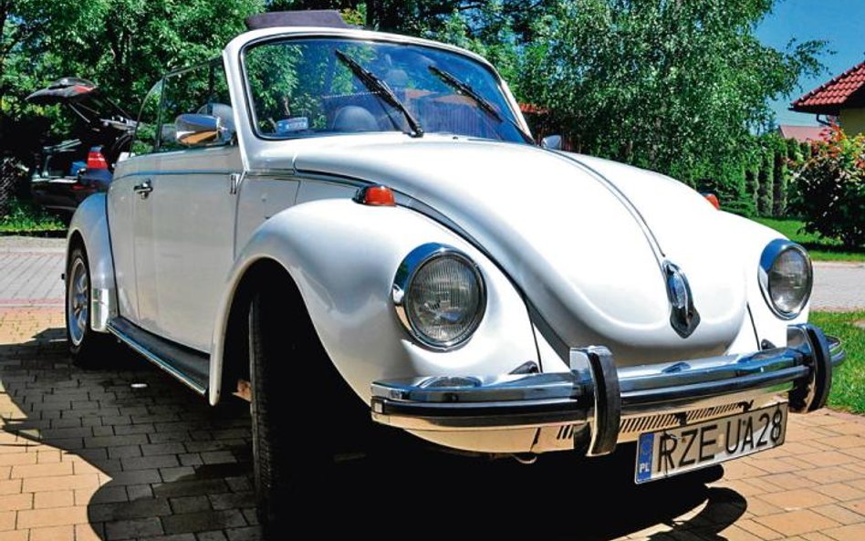 VW Garbus w odkrytej wersji debiutował w 1949 roku i był wytwarzany ponad 30 lat. Tak dobrze utrzyma