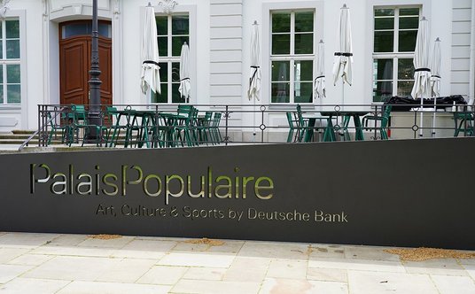 PalaisPopulaire – w sercu Berlina – to przestrzeń dla kultury i sztuki, gdzie można (między innymi) 