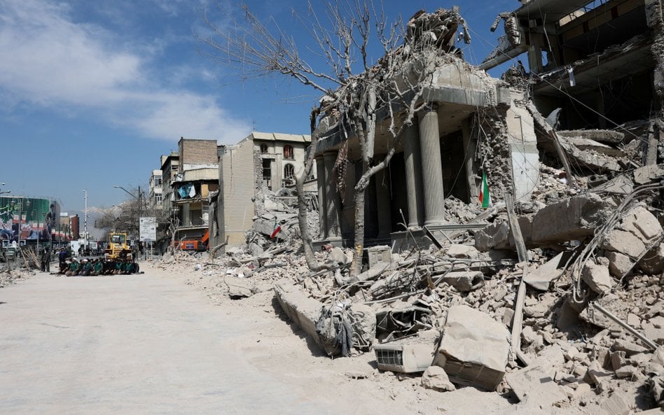 Zbombardowany posterunek policji w Teheranie