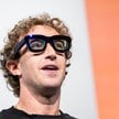 Mark Zuckerberg postawił na inteligentne okulary.  Teraz do wyścigu dołączają kolejne firmy