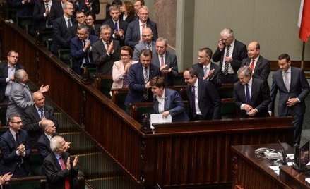 PiS wycofuje się z podwyżek dla prezydenta i członków rządu