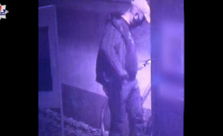 Policja prosi o pomoc w ustaleniu tożsamości podpalacza