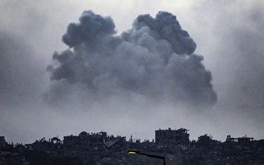 Kłęby dymu nad Strefą Gazy po izraelskim ataku