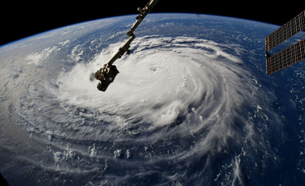 Widok na huragan z Międzynarodowej Stacji Kosmicznej ISS. Zdjęcie opublikował na Twitterze astronaut