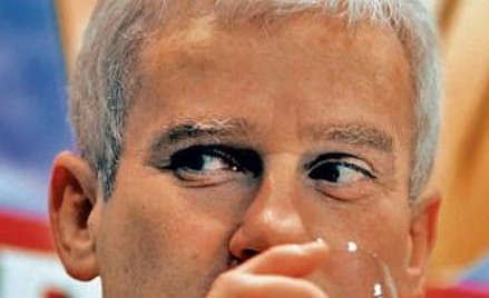 Wypijmy za błędy. Michał Listkiewicz dziś wieczorem będzie już w drodze do Nowej Zelandii