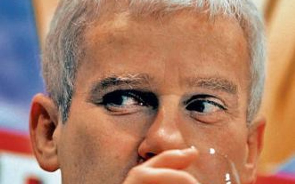 Wypijmy za błędy. Michał Listkiewicz dziś wieczorem będzie już w drodze do Nowej Zelandii