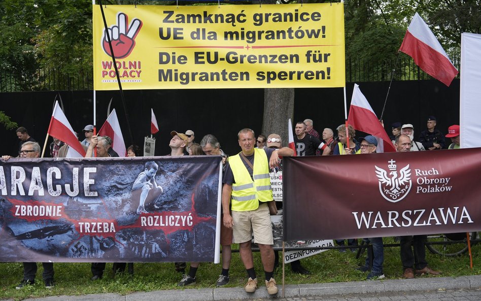 Ruch Obrony Granic próbował w wakacje narzucić jednostronną narrację o migracji. Na zdjęciu: protest