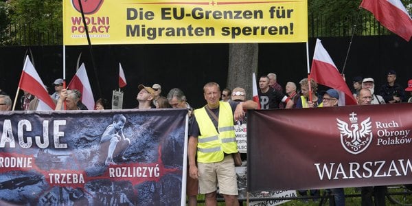 Survey: Poles realize  migration better than politicians