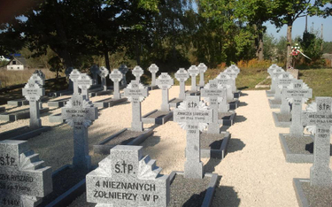 Odnowione groby w miejscowości Jazno na Białorusi