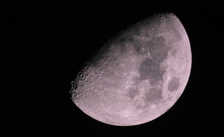 Chińscy naukowcy zbadali próbki pochodzące z niewidocznej strony Księżyca dostarczone przez misję Ch