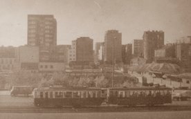 Zabudowa okolic dziesiejszego skweru Zgrupowania AK "Chrobry II". Zdjęcie pochodzi z 1964 roku