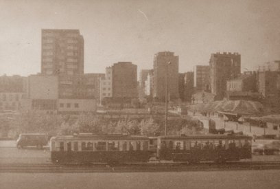 Zabudowa okolic dziesiejszego skweru Zgrupowania AK "Chrobry II". Zdjęcie pochodzi z 1964 roku