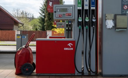 Rząd czeka z interwencją i patrzy na efekt działań Orlenu