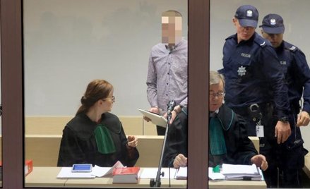 Oskarżony Adam Z. i adwokat Ireneusz Adamczak na sali rozpraw w Sądzie Okręgowym w Poznaniu.