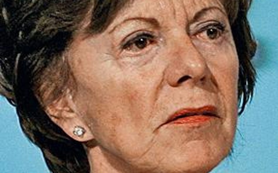 Pomysł Neelie Kroes, komisarz UE, na nowe zasady roamingu międzynarodowego zdetonował operatorów