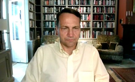 Sikorski: Państwem zarządzano z kont Wirtualnej Polski. Odważnie