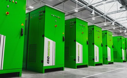 Ładowarki spółki Ekoenergetyka dla paryskich autobusów.