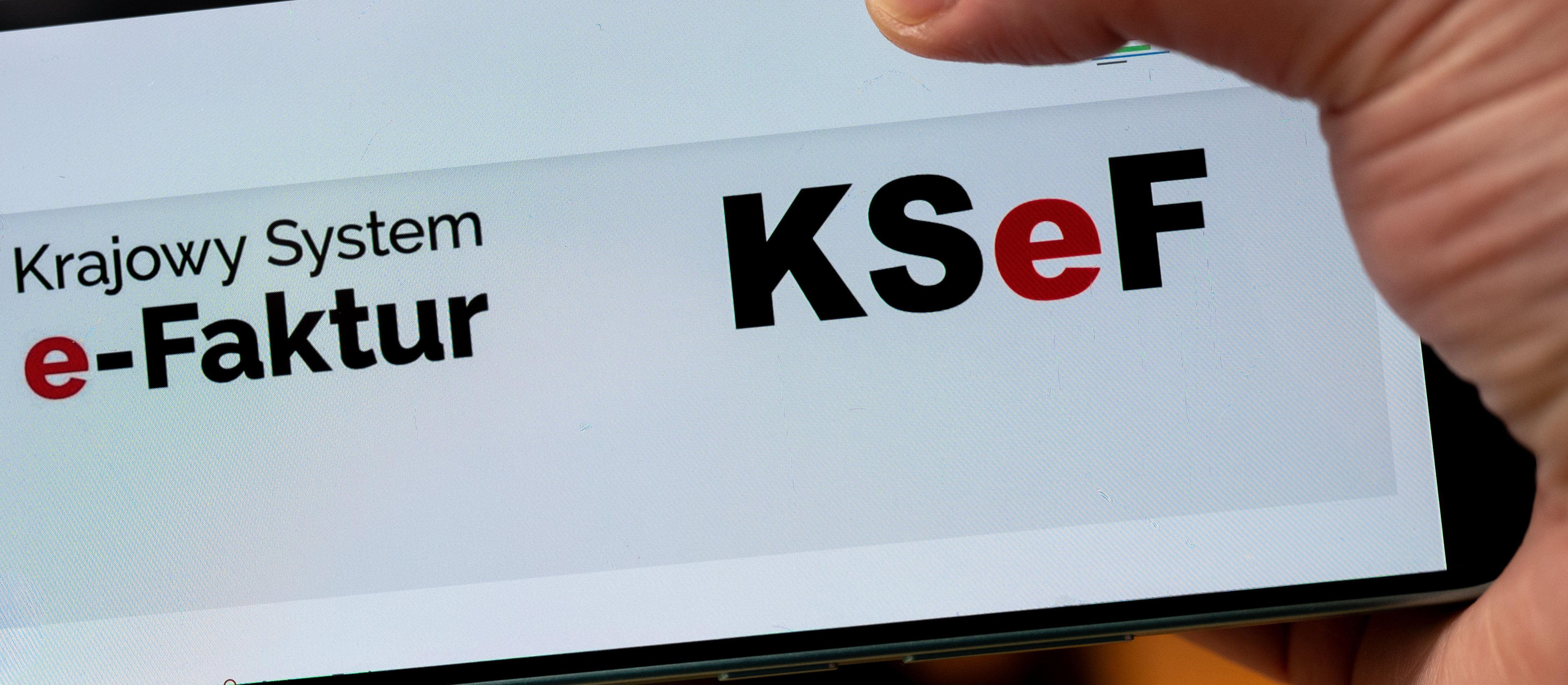 Załącznik do faktury w KSeF. Nie zawsze można, nie zawsze warto