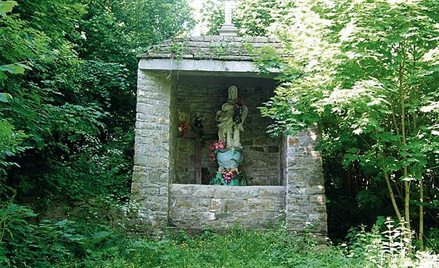 Kaplica z figurą Matki Boskiej, za którą tragicznej nocy 13 lutego schroniła się Honorata Dancewicz