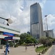 W wieżowcu przy Chałubińskiego 8 POT zajmuje 19 i 33 piętro, podróż z piętra na piętro wymaga zjecha