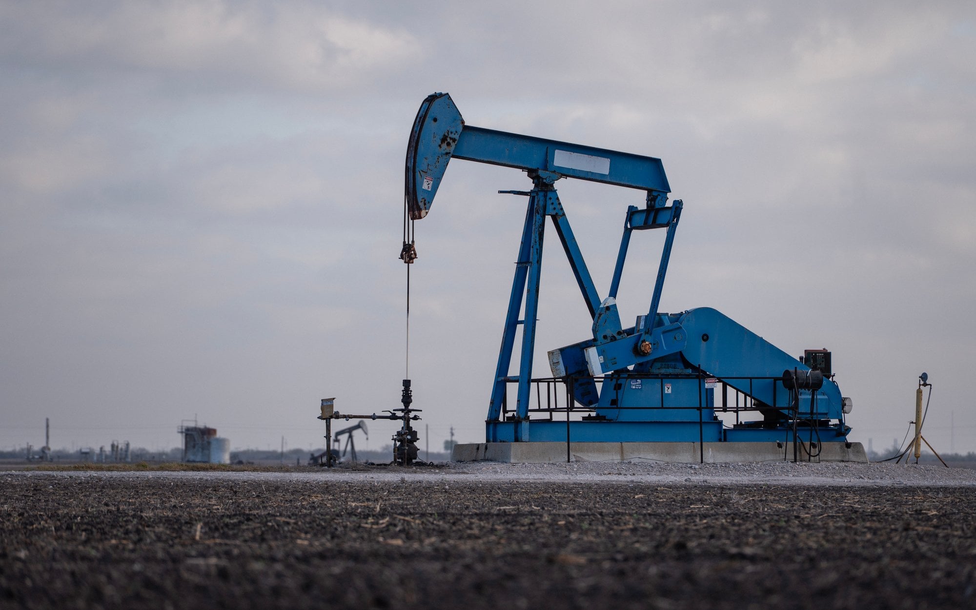 Ropa znów powyżej 100 dolarów za baryłkę, ale na rynku nie ma paniki