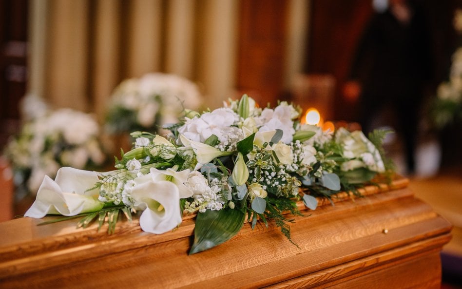 Pracownicy zakładu pogrzebowego rozsyłali zdjęcia zmarłej kobiety. Jest akt oskarżenia