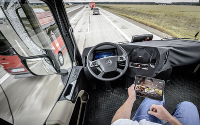 Autonomiczne ciężarówki wyjadą na drogi już za 10 lat