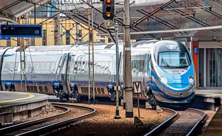 Na sieci kolejowej co prawda ubyło ograniczeń, ale nawet szybsze pociągi wciąż nie mają gdzie się mo