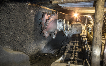 Zapasy węgla rosną. Tylko w sierpniu wynosiły one 3,8 mln ton przy kopalniach. Rok wcześniej było to