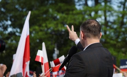 Karol Nawrocki na wiecu wyborczym w Białej Podlaskiej, fotografia z 30 maja