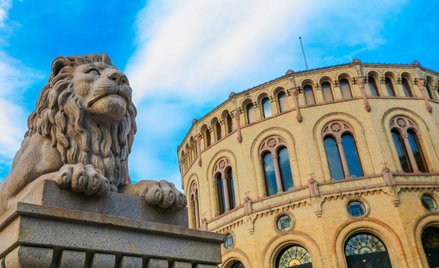 Koronawirus. Norwegia: Od niedzieli można przyjmować w domu 20 gości