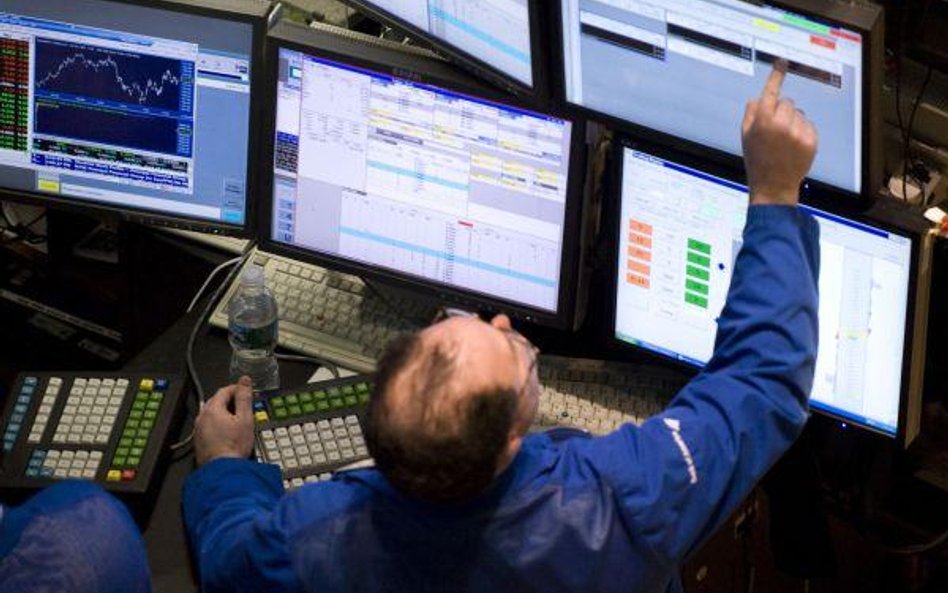 Złoty dalej osłabia się względem euro i franka
