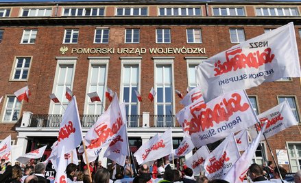 Największe związki zawodowe chcą podwyżek dla budżetówki. Grożą strajkami