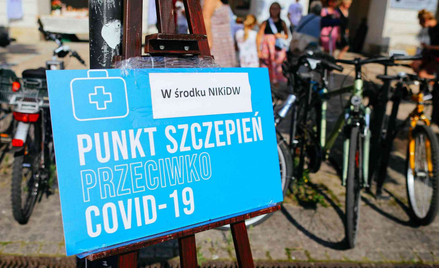 Koronawirus. Sondaż: Czy szczepienia na COVID powinny być obowiązkowe? Polacy podzieleni