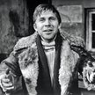 Wojciech Siemion jako Kros, komendant posterunku Milicji Wodnej, w filmie „Prom” (1970) w reżyserii 